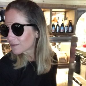 Meet your Posher, Casey